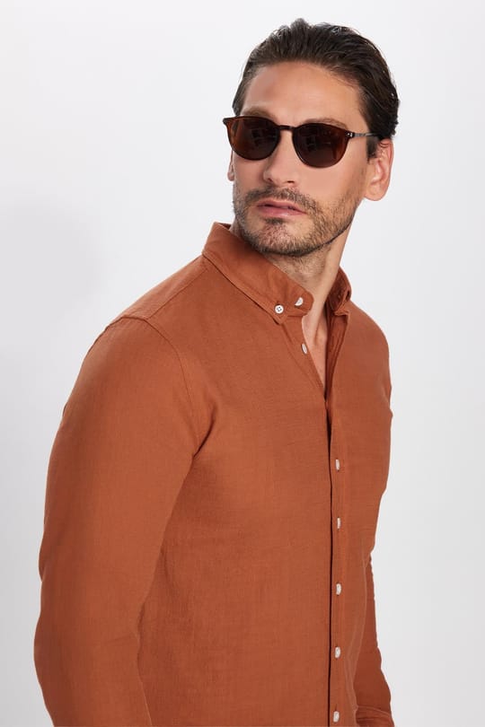 Erkek Slim Fit Dar Kesim %100 Pamuk Keten Doku Düğmeli Yaka Kiremit Renk Gömlek