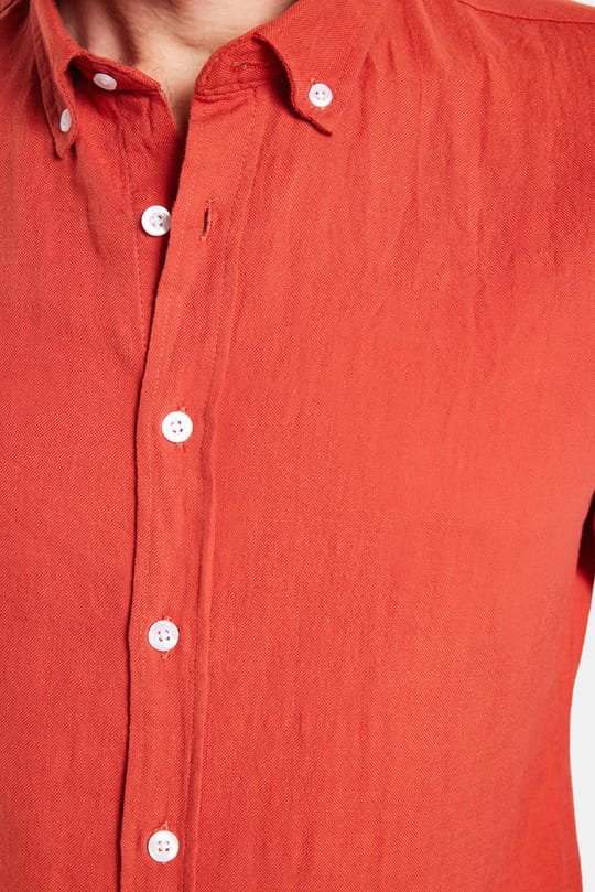 Erkek Slim Fit Dar Kesim %100 Pamuk Keten Doku Düğmeli Yaka Kiremit Gömlek