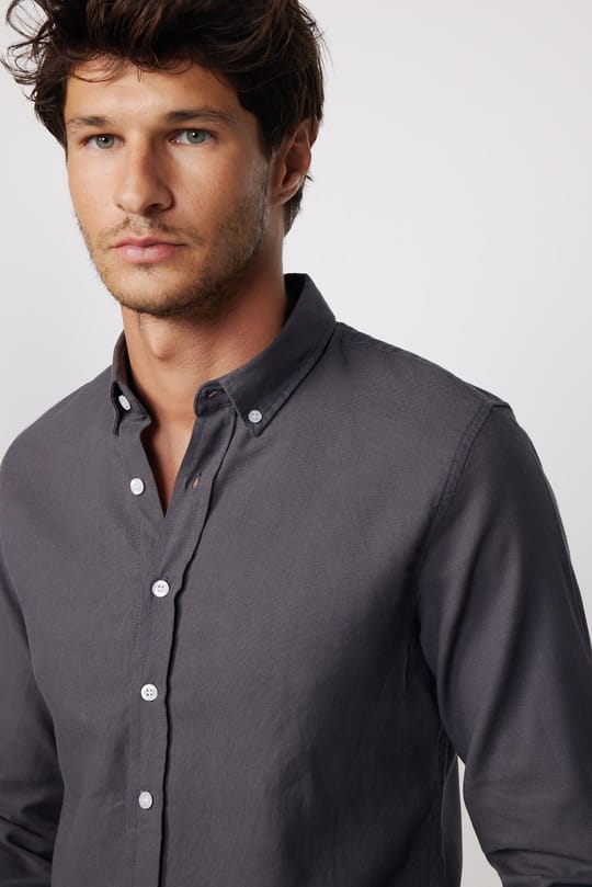 Erkek Slim Fit Dar Kesim %100 Pamuk Keten Doku Düğmeli Yaka Gri Gömlek