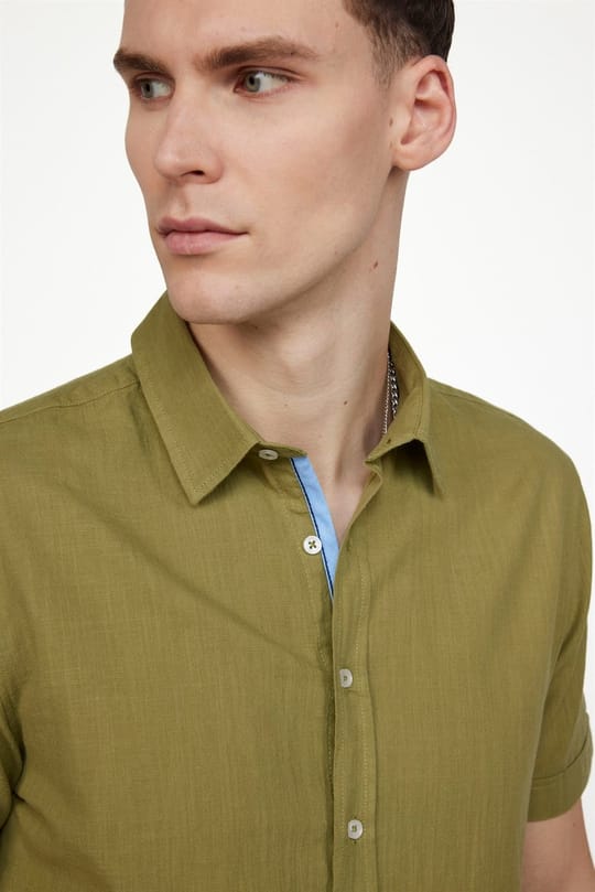 Erkek Slim Fit Dar Kesim Kısa Kollu %100 Pamuk Keten Doku Cepli Haki Gömlek