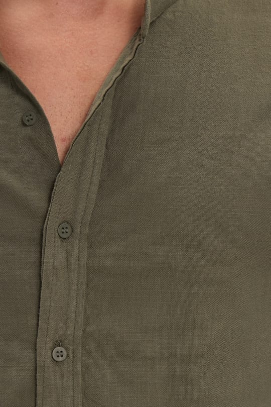 Erkek Slim Fit Dar Kesim Uzun Kollu %100 Pamuk Keten Doku Hakim Yaka Haki Gömlek