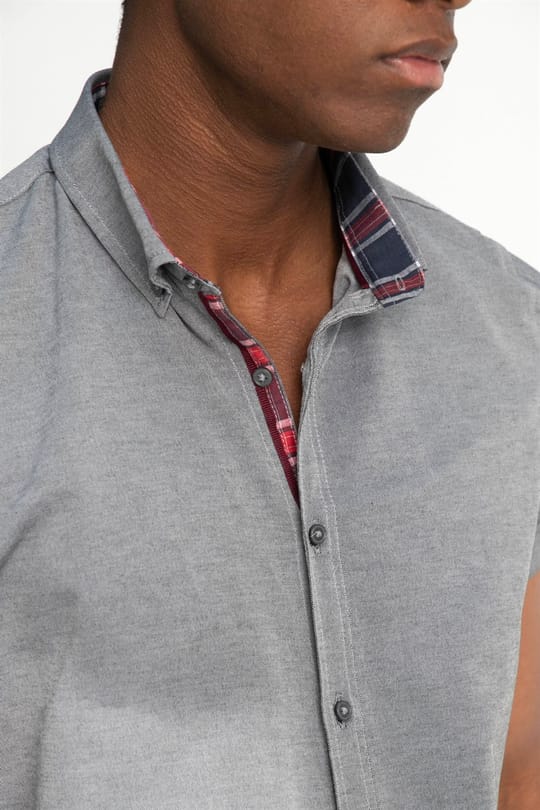 Erkek Slim Fit Dar Kesim Kısa Kollu Pamuklu Oxford Doku Kolay Ütülenebilir Gri Düğmeli Yaka Gömlek