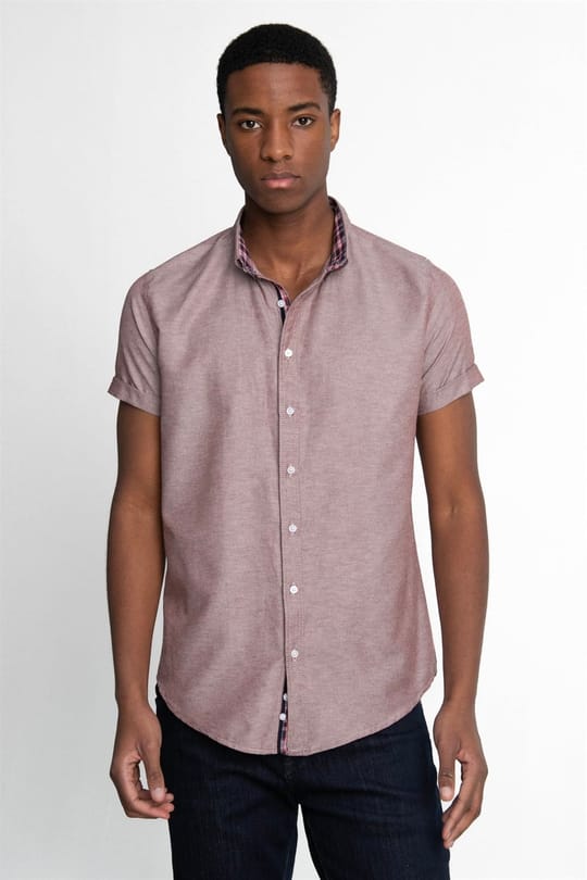 Erkek Slim Fit Dar Kesim Kısa Kollu Pamuklu Oxford Doku Kolay Ütülenebilir Bordo Düğmeli Yaka Gömlek