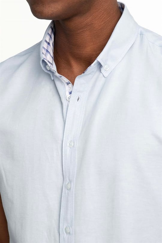 Erkek Slim Fit Dar Kesim Kısa Kollu Pamuklu Oxford Doku Kolay Ütülenebilir Mavi Düğmeli Yaka Gömlek