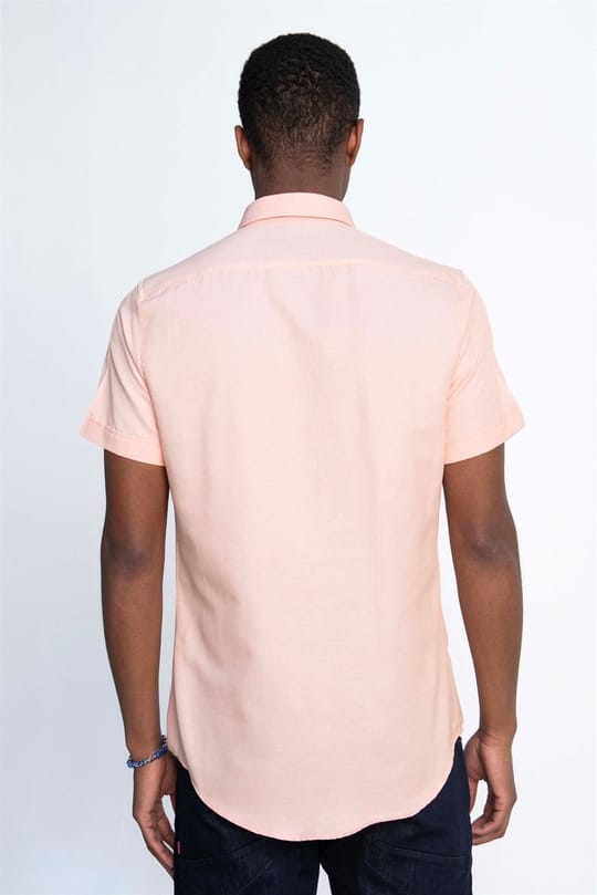Erkek Slim Fit Dar Kesim Kısa Kollu Pamuklu Oxford Doku Kolay Ütülenebilir Pembe Düğmeli Yaka Gömlek