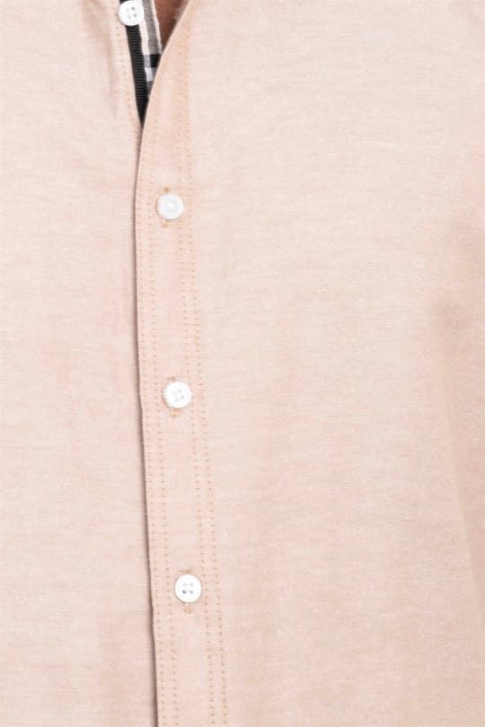 Erkek Slim Fit Dar Kesim Kısa Kollu Pamuklu Oxford Doku Kum Renk Düğmeli Yaka Gömlek