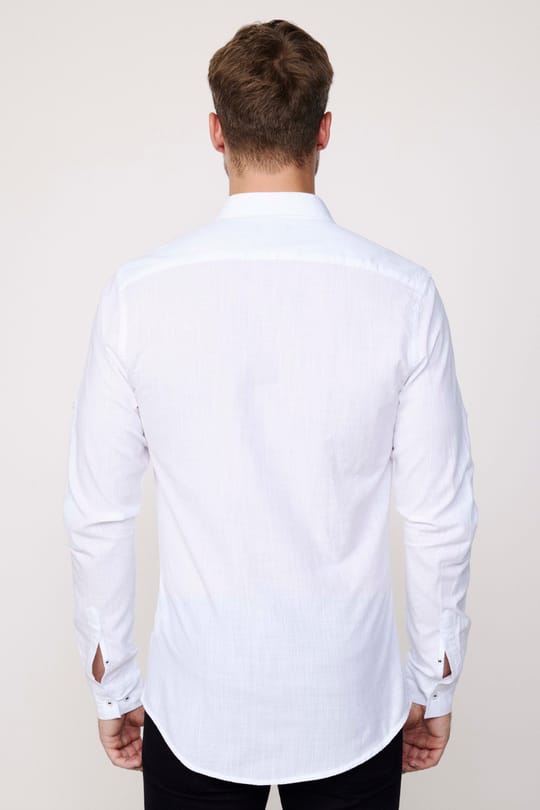 Erkek Slim Fit Dar Kesim Uzun Kollu %100 Pamuk Keten Doku Apoletli Beyaz Gömlek
