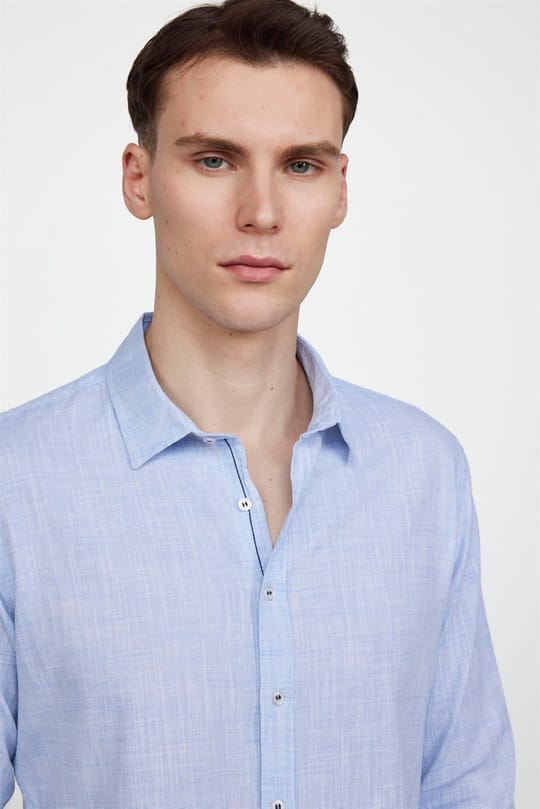 Erkek Slim Fit Dar Kesim Uzun Kollu %100 Pamuk Keten Doku Apoletli Mavi Gömlek