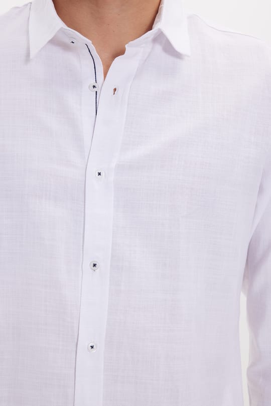 Erkek Slim Fit Dar Kesim Uzun Kollu %100 Pamuk Keten Doku Apoletli Beyaz Gömlek