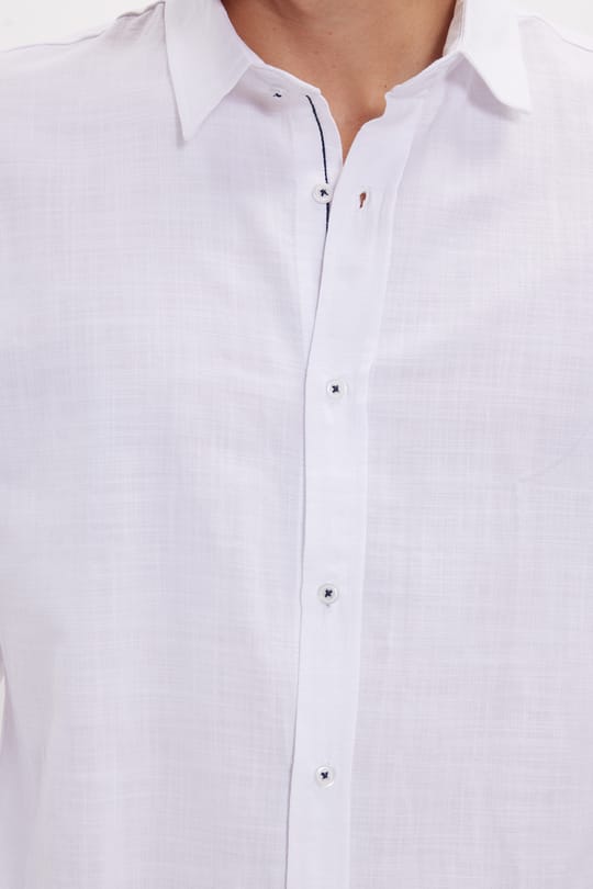 Erkek Slim Fit Dar Kesim Uzun Kollu %100 Pamuk Keten Doku Apoletli Beyaz Gömlek