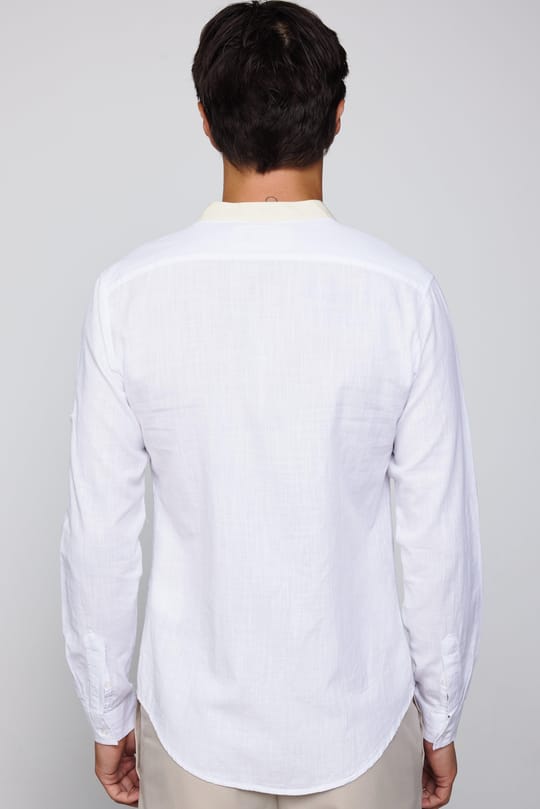 Erkek Slim Fit Dar Kesim Uzun Kollu %100 Pamuk Keten Doku Hakim Yaka Apoletli Beyaz Gömlek