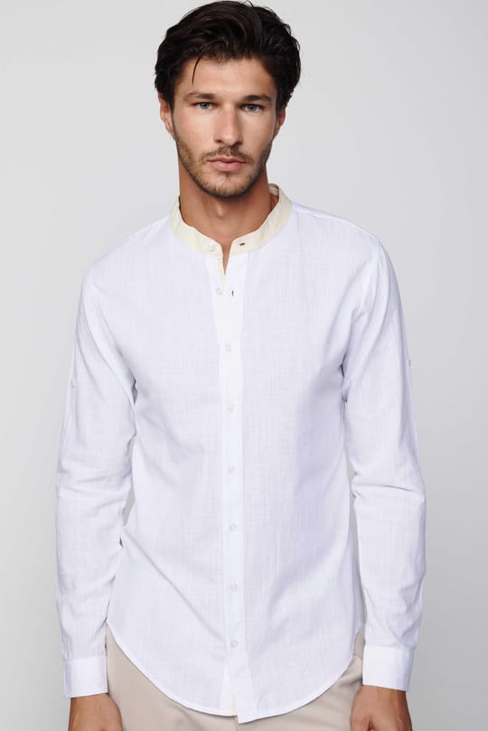Erkek Slim Fit Dar Kesim Uzun Kollu %100 Pamuk Keten Doku Hakim Yaka Apoletli Beyaz Gömlek