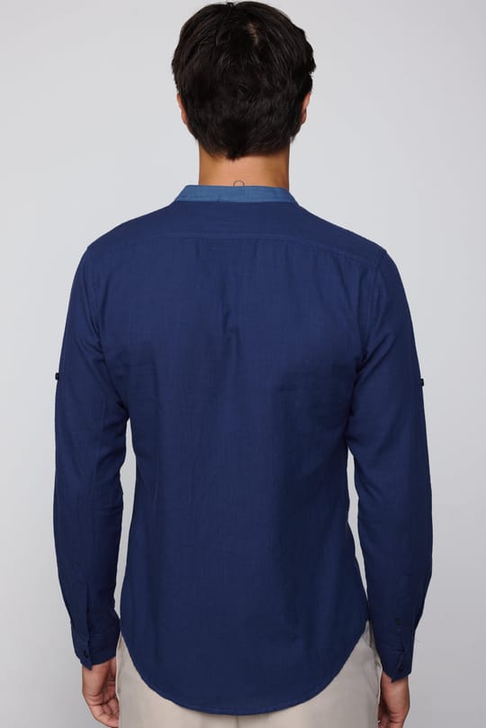Erkek Slim Fit Dar Kesim Uzun Kollu %100 Pamuk Keten Doku Hakim Yaka Apoletli Indigo Gömlek