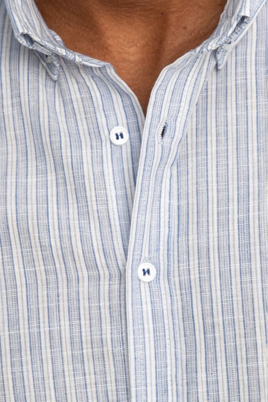 Erkek Slim Fit Dar Kesim Uzun Kollu %100 Pamuk Keten Doku Düğmeli Yaka Çizgili Mavi Gömlek