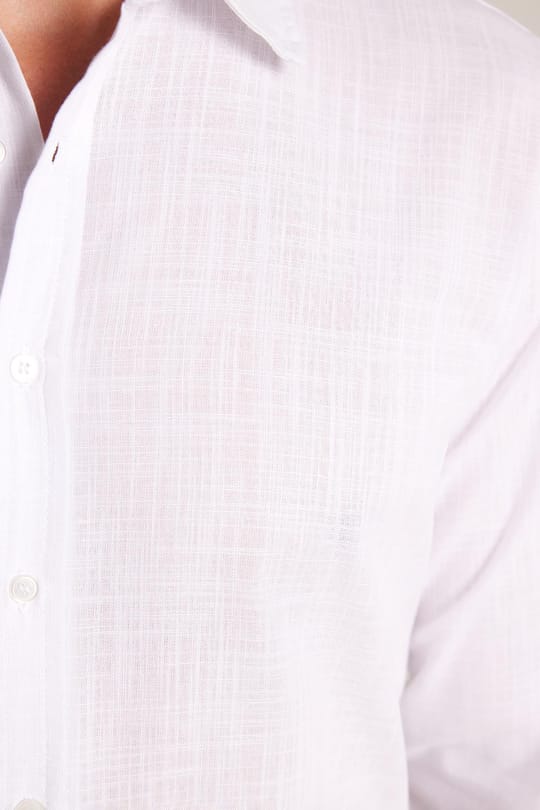 Erkek Slim Fit Dar Kesim Uzun Kollu %100 Pamuk Keten Doku Düz Biyeli Beyaz Gömlek
