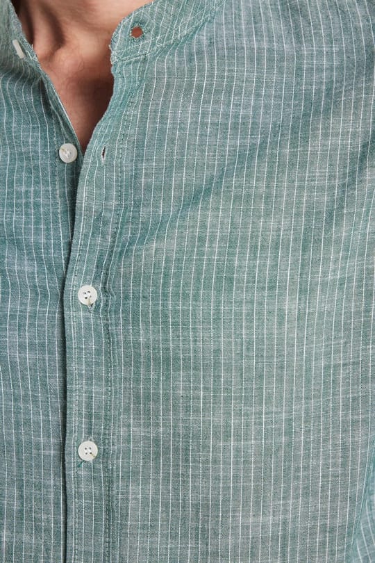 Erkek Slim Fit Dar Kesim Uzun Kollu %100 Pamuk Keten Doku Çizgili Hakim Yaka Gömlek