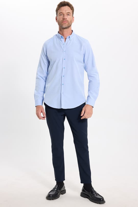 Erkek Slim Fit Dar Kesim Uzun Kollu Pamuklu Oxford Doku Kolay Ütülenebilir Mavi Düğmeli Yaka Gömlek