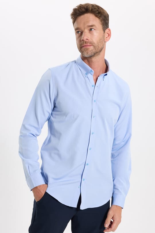 Erkek Slim Fit Dar Kesim Uzun Kollu Pamuklu Oxford Doku Kolay Ütülenebilir Mavi Düğmeli Yaka Gömlek