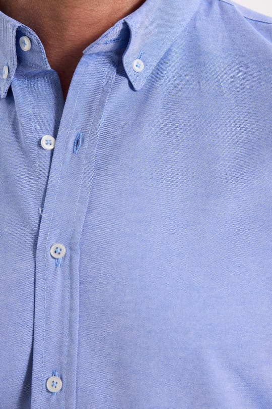 Erkek Slim Fit Dar Kesim Uzun Kollu Pamuklu Oxford Doku Kolay Ütülenebilir Mavi Düğmeli Yaka Gömlek