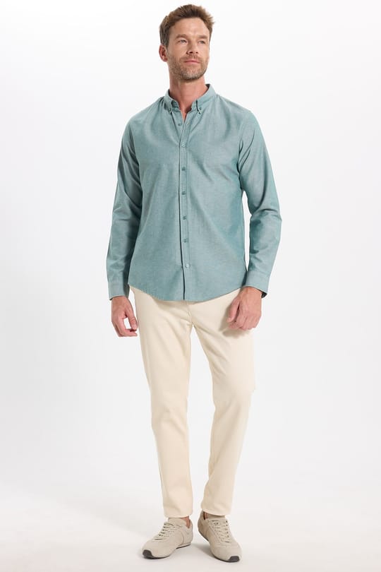 Erkek Slim Fit Dar Kesim Uzun Kollu Pamuklu Oxford Doku Kolay Ütülenebilir Yeşil Düğmeli Yaka Gömlek