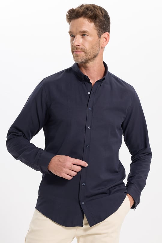 Erkek Slim Fit Dar Kesim Uzun Kollu Pamuklu Oxford Doku Kolay Ütülenebilir Lacivert Düğmeli Yaka Gömlek