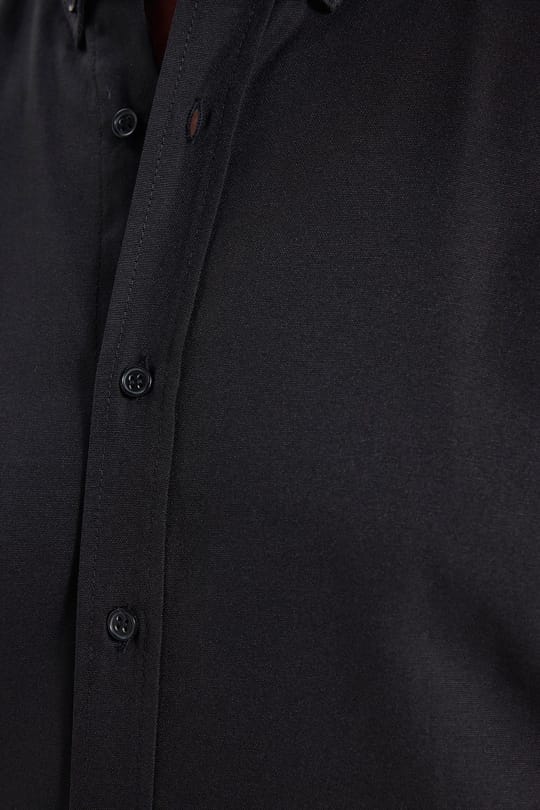 Erkek Slim Fit Dar Kesim Uzun Kollu Pamuklu Oxford Doku Kolay Ütülenebilir Siyah Düğmeli Yaka Gömlek