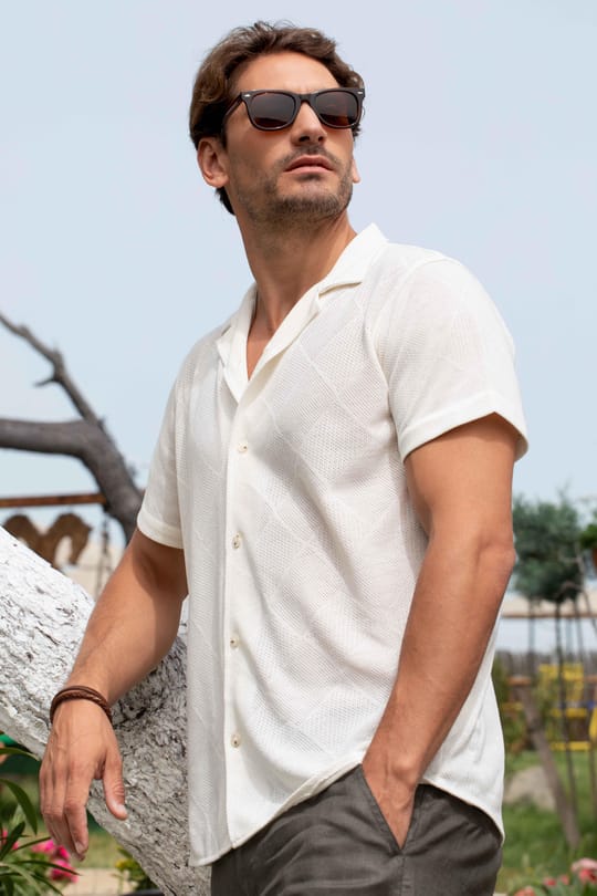 Slim Fit Kısa Kollu Dar Kesim Nefes Alan Örme Doku Kare Desenli Apaj Yaka Yazlık Beyaz Erkek Gömlek