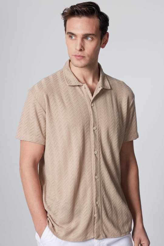 Erkek Slim Fit Dar Kesim Kısa Kollu Nefes Alan Örme Doku Armür Desenli Taş Renk Gömlek
