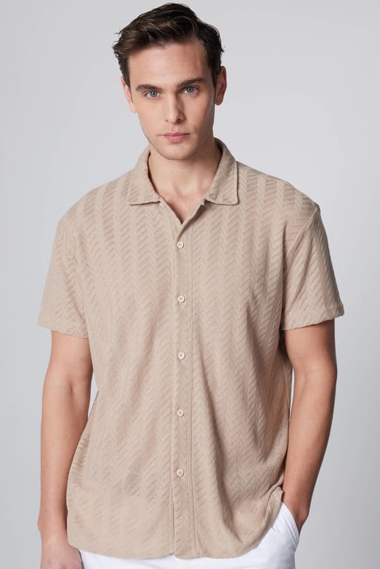 Erkek Slim Fit Dar Kesim Kısa Kollu Nefes Alan Örme Doku Armür Desenli Taş Renk Gömlek