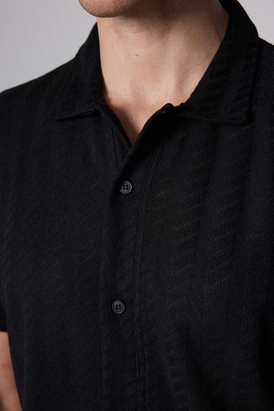 Erkek Slim Fit Dar Kesim Kısa Kollu Nefes Alan Örme Doku Armür Desenli Siyah Gömlek