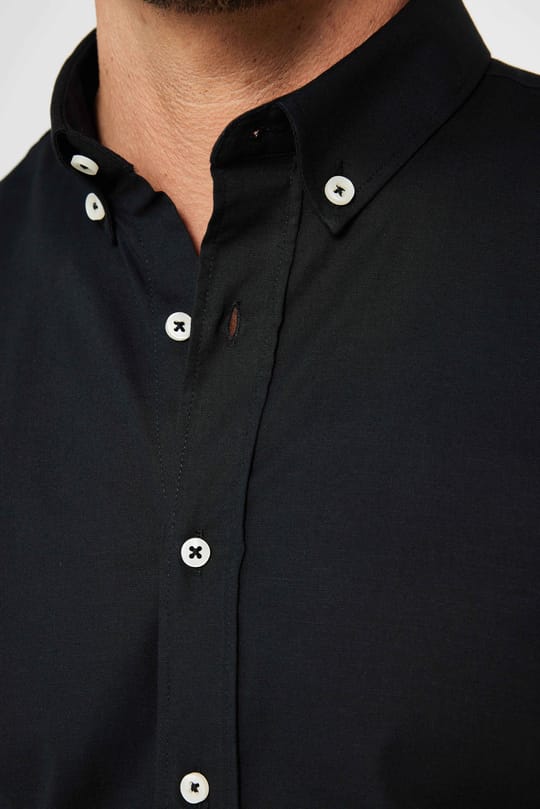 Erkek Slim Fit Dar Kesim Uzun Kollu Pamuklu Siyah Düğmeli Yaka Gömlek