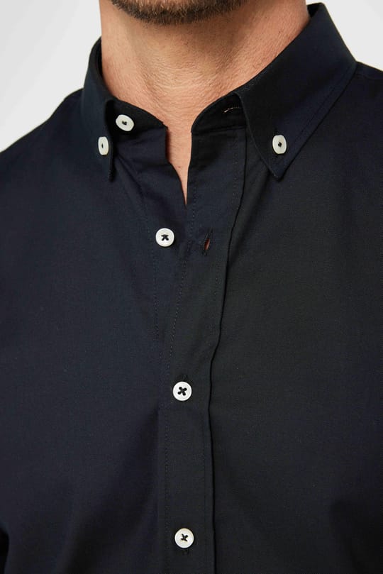 Erkek Slim Fit Dar Kesim Uzun Kollu %100 Pamuk Oxford Doku Siyah Düğmeli Yaka Gömlek