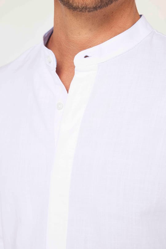 Erkek Slim Fit Dar Kesim Uzun Kollu %100 Pamuk Keten Doku Armürlü Beyaz Hakim Yaka Gömlek
