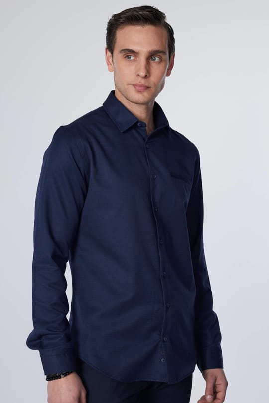 Erkek Slim Fit Dar Kesim Uzun Kollu Pamuklu Armürlü Tek Cepli Lacivert Gömlek