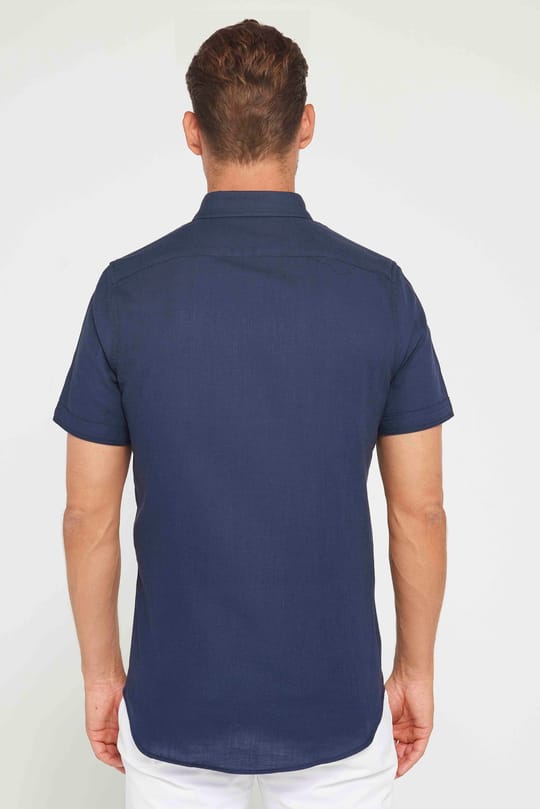 Erkek Slim Fit Dar Kesim Kısa Kollu %100 Pamuk Keten Doku Lacivert Düğmeli Yaka Gömlek