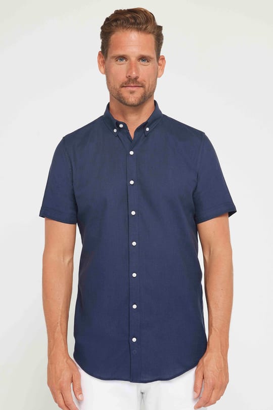 Erkek Slim Fit Dar Kesim Kısa Kollu %100 Pamuk Keten Doku Lacivert Düğmeli Yaka Gömlek