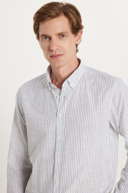 Erkek Slim Fit Dar Kesim Uzun Kol Düğmeli Spor Yaka Keten Efekt %100 Pamuk Çizgili Yazlık Gömlek
