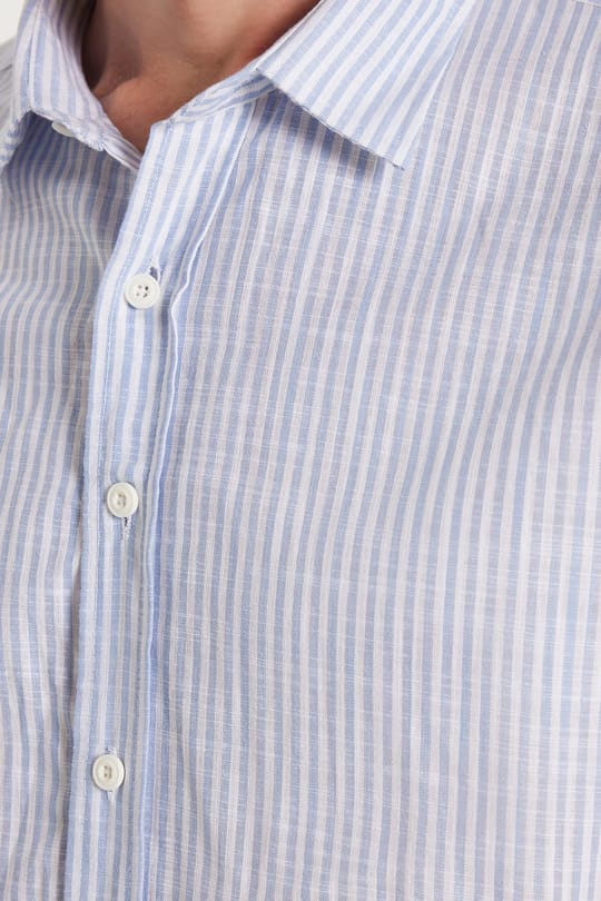 Erkek Slim Fit Dar Kesim Düğmeli Spor Yaka Keten Efekt %100 Pamuk Mavi Çizgili Yazlık Gömlek