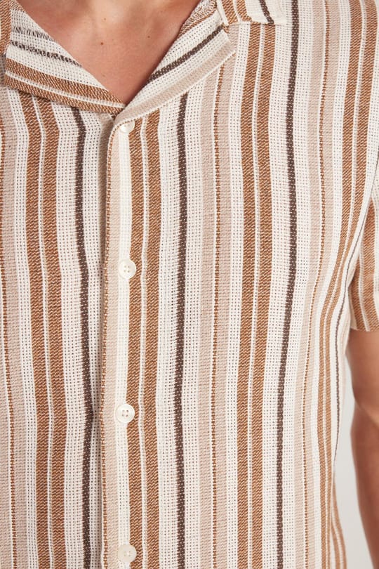 Erkek Slim Fit Dar Kesim Pamuklu Rahat Kullanım Çizgili Kısa Kollu Apaş Yaka Gömlek