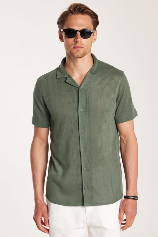 Erkek Slim Fit Örme Kumaş Apaş Yaka Rahat Kullanım Kısa Kol Haki Gömlek