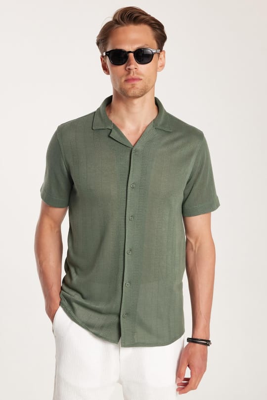 Erkek Slim Fit Örme Kumaş Apaş Yaka Rahat Kullanım Kısa Kol Haki Gömlek