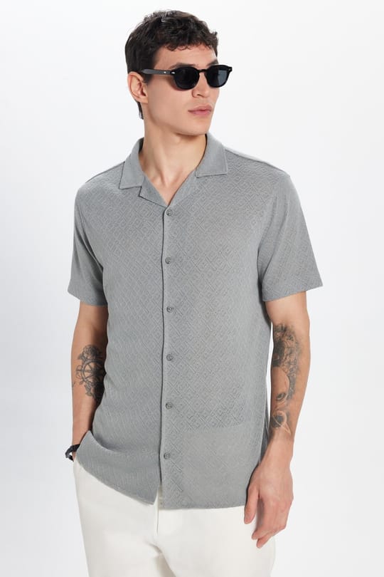 Erkek Slim Fit Dar Kesim Kısa Kollu Örme Doku Apaş Yaka Gri Gömlek