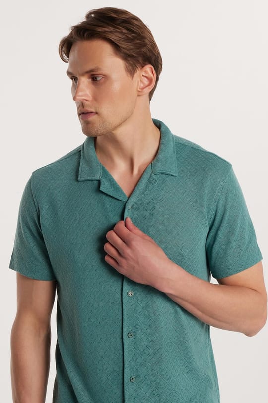 Erkek Slim Fit Dar Kesim Kısa Kollu Örme Doku Apaş Yaka Yeşil Gömlek
