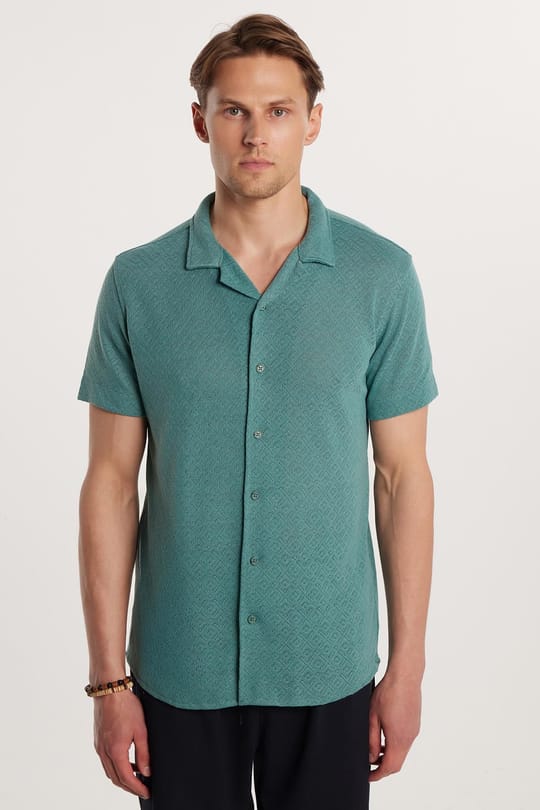 Erkek Slim Fit Dar Kesim Kısa Kollu Örme Doku Apaş Yaka Yeşil Gömlek
