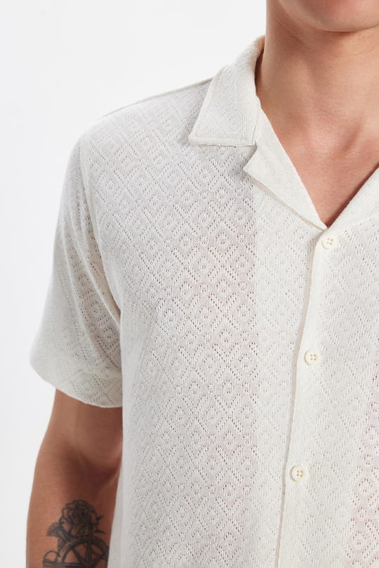 Erkek Slim Fit Dar Kesim Kısa Kollu Örme Doku Apaş Yaka Ekru Gömlek