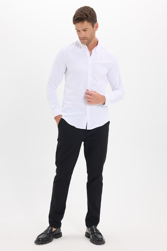 Erkek Slim Fit Dar Kesim Düz Oxford Armalı Düğmeli Yaka Beyaz Spor Gömlek