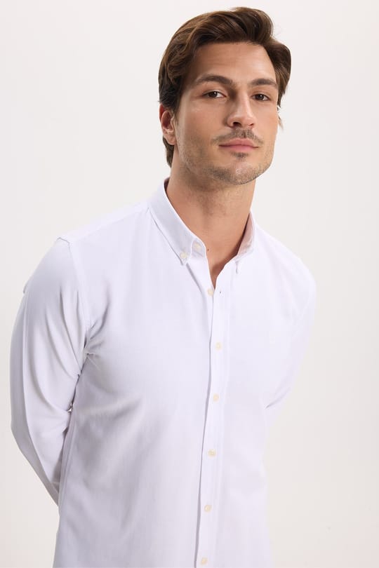Erkek Slim Fit Dar Kesim Düz Oxford Armalı Düğmeli Yaka Beyaz Spor Gömlek