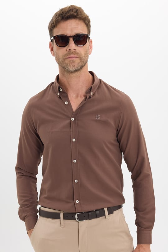 Erkek Slim Fit Dar Kesim Düz Oxford Armalı Düğmeli Yaka Kahverengi Spor Gömlek