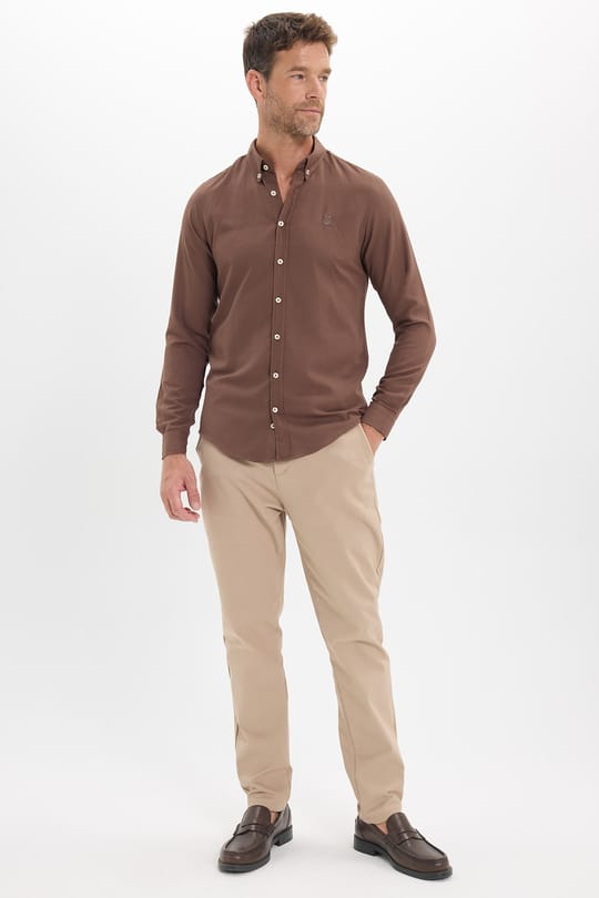 Erkek Slim Fit Dar Kesim Düz Oxford Armalı Düğmeli Yaka Kahverengi Spor Gömlek