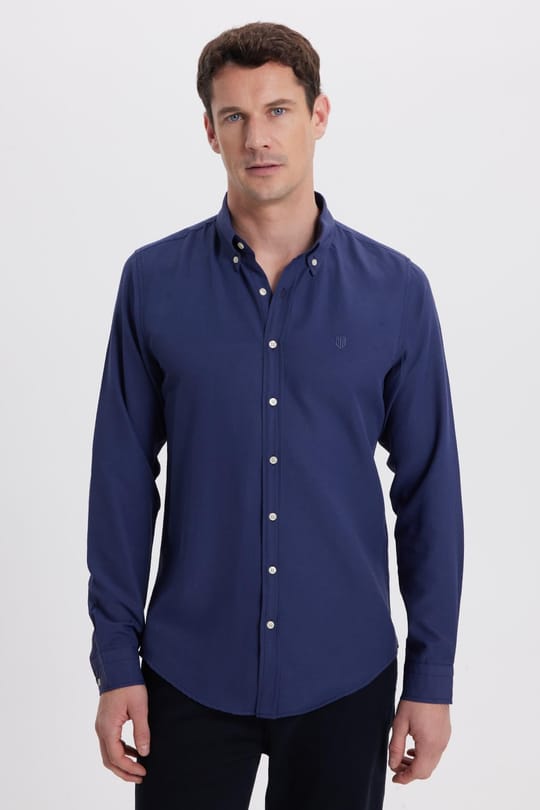 Erkek Slim Fit Dar Kesim Düz Oxford Armalı Yaka Düğmeli Lacivert Spor Gömlek